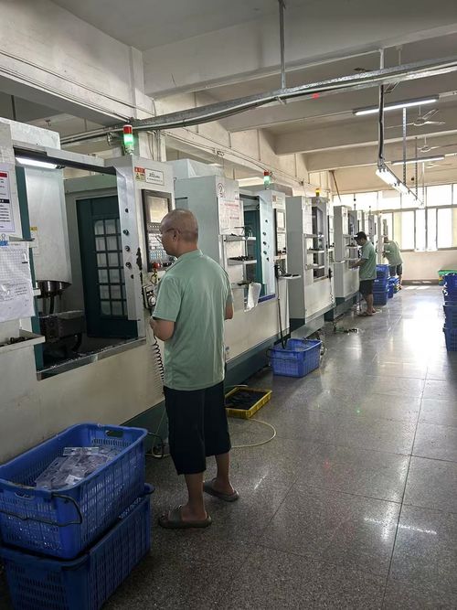 A notícia a mais atrasada da empresa aproximadamente Fabricante de óculos